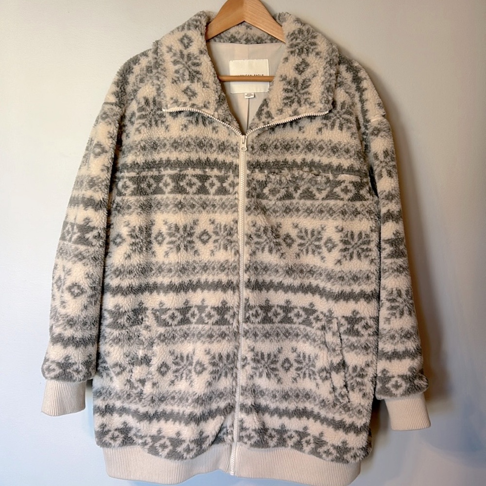 AEO oversized fleece jacket. Excellent condition. Very warm!
